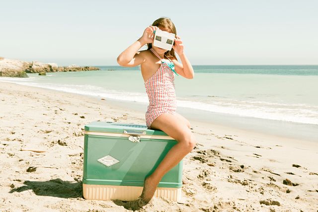 girl sitting on coolbox on beach looking through royalty free image 1596796445 I migliori prezzi sul mercato - Da 50 anni!